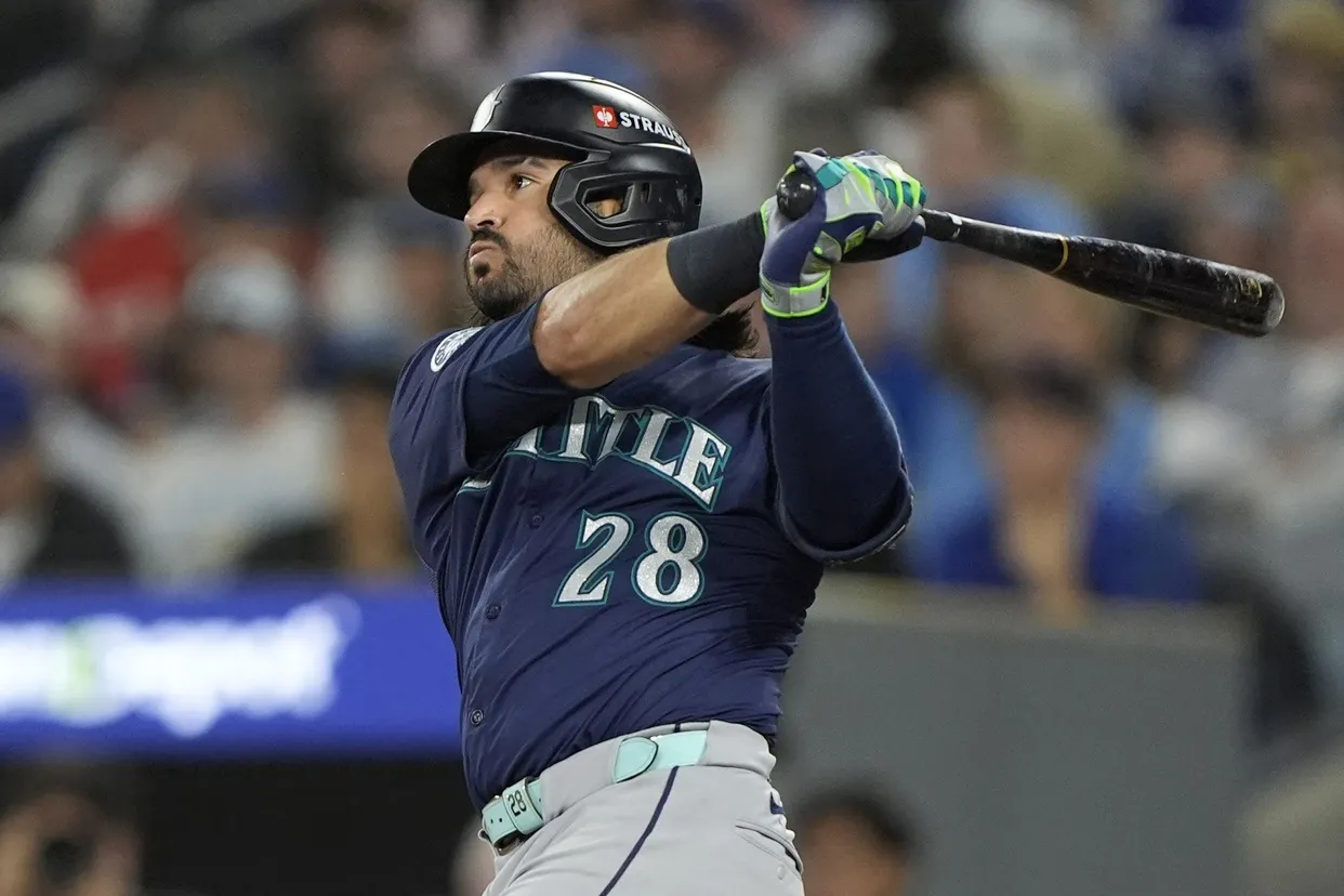 Cincinnati Reds Reunite with Eugenio Suarez in Emotional One-Year Deal