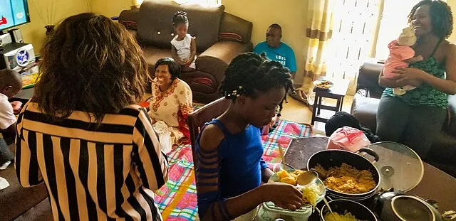 16 Things Every Family Did Before Dinner in the 1960s That Disappeared