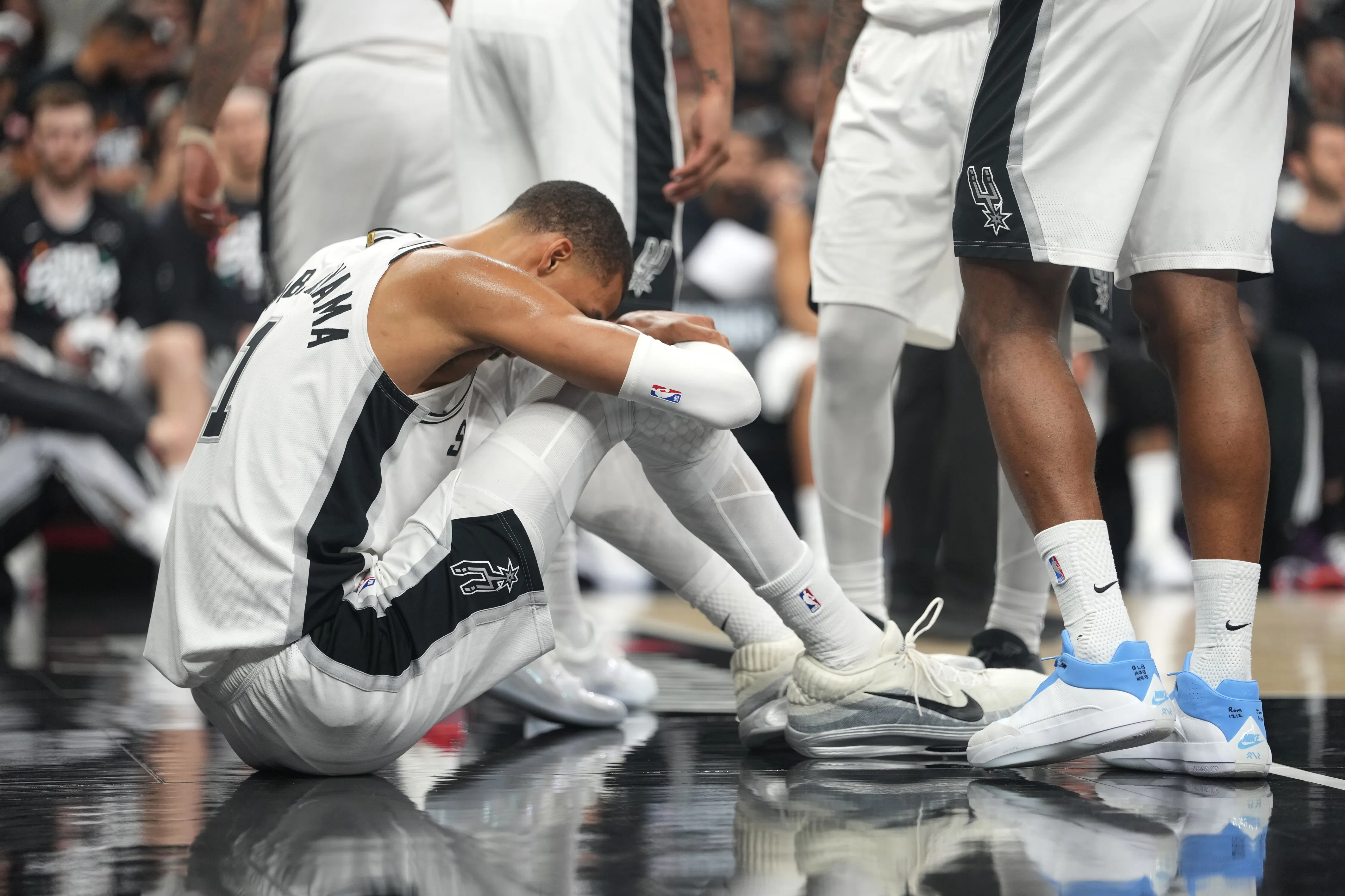 Spurs Face Wembanyama Uncertainty After Injury in Tight Game 2 Loss