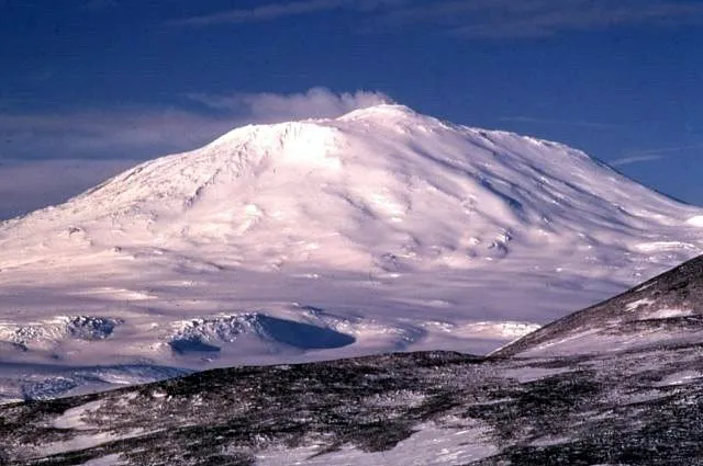Richard Waitt, U.S. Geological Survey on Wikimedia Commons