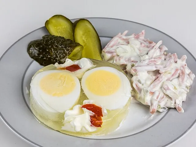 12 Foods from the ’70s That Looked Like Science Experiments