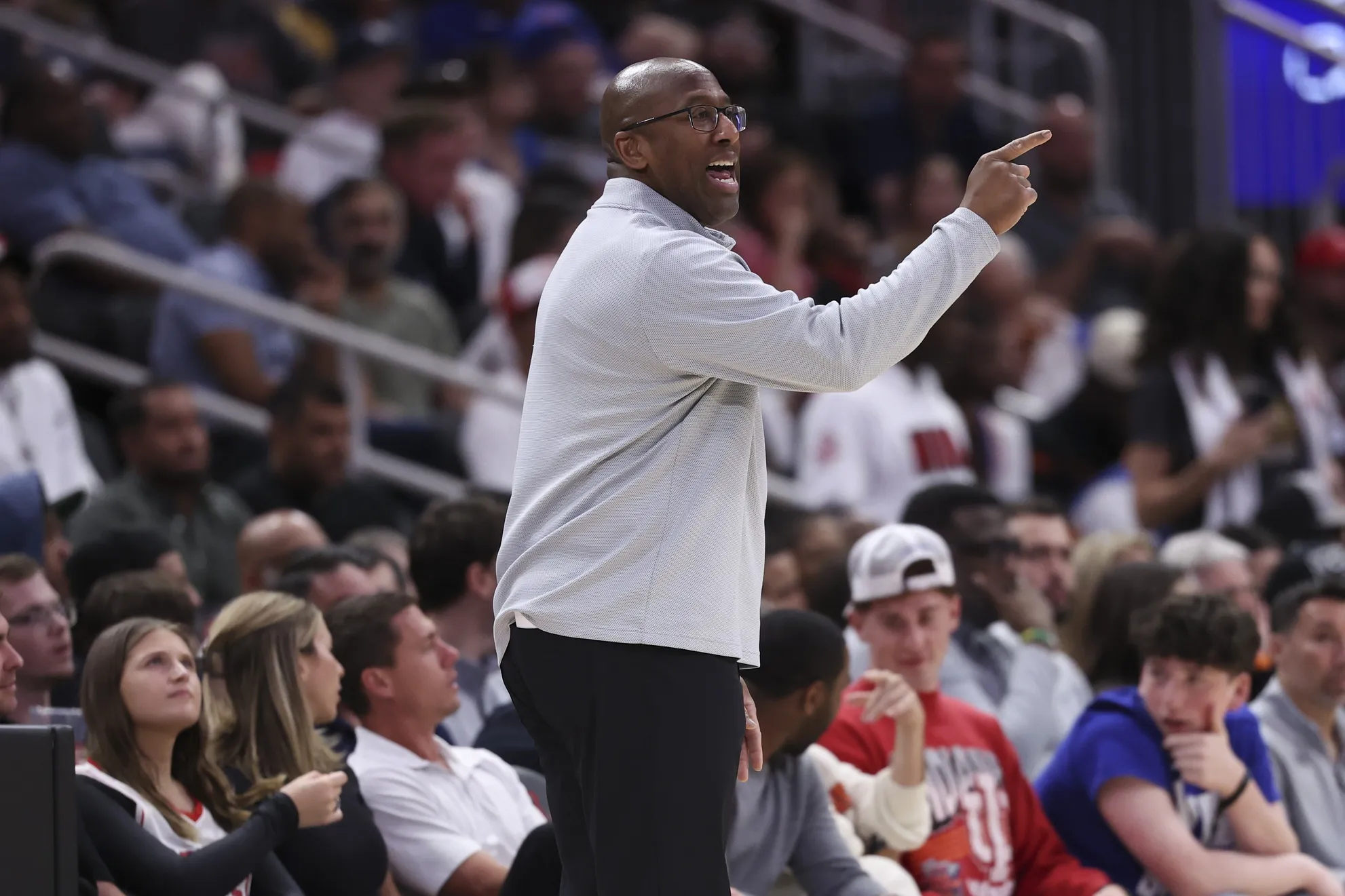 Knicks Stumble Against Rockets as Losing Streak Tightens East Standings Race
