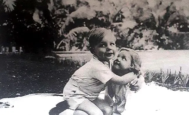 20 Things Families Did Before Color TV Became Common