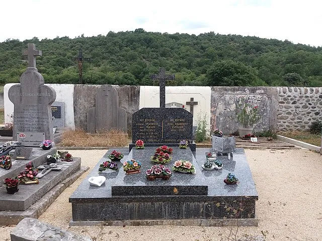 Romainbehar on wikimedia