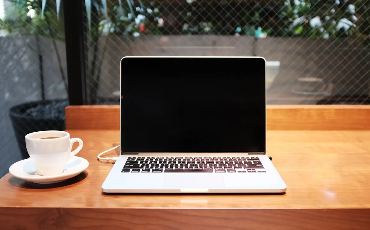  Alex Knight from Unsplash