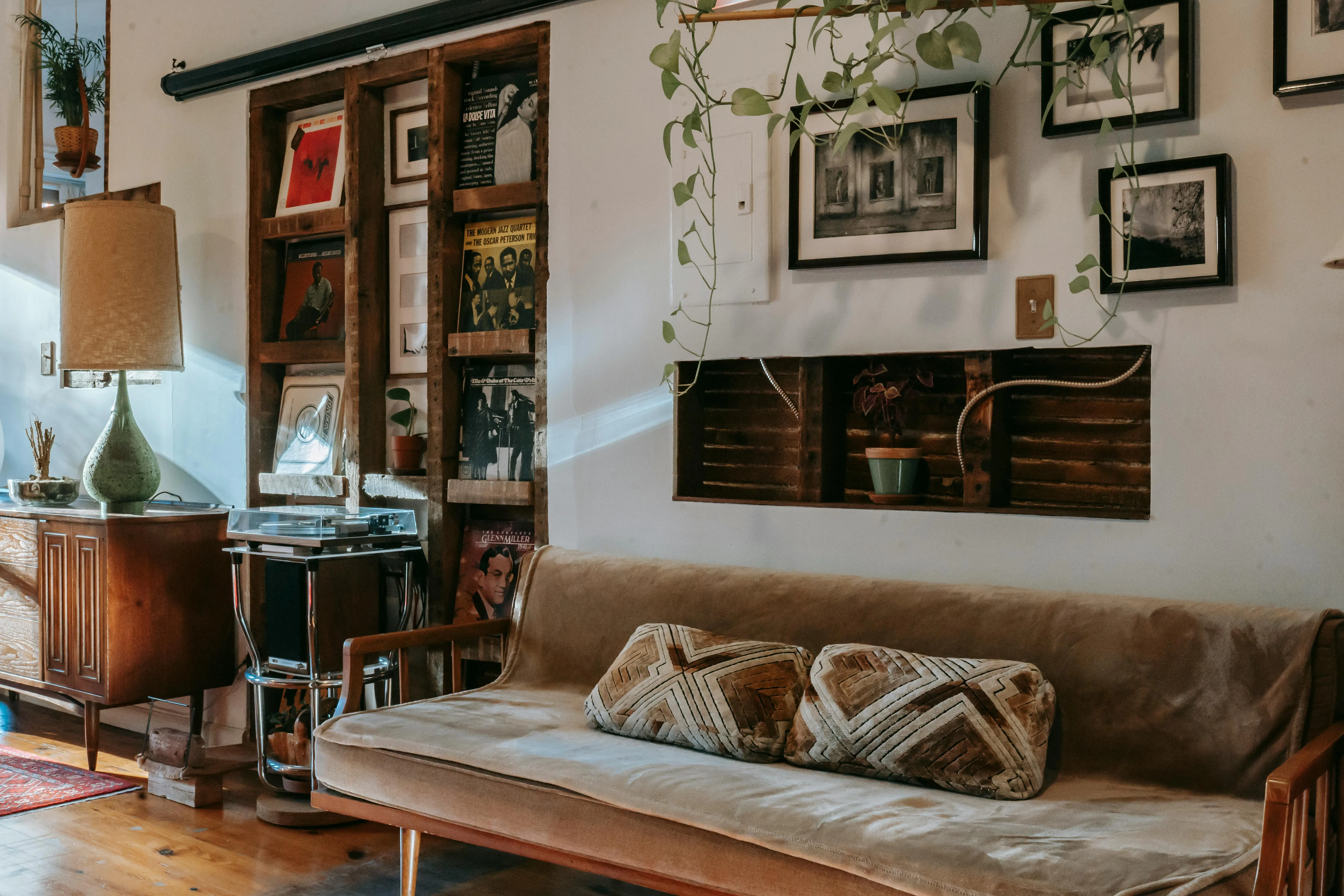 12 Objects Found in Most Living Rooms Years Ago