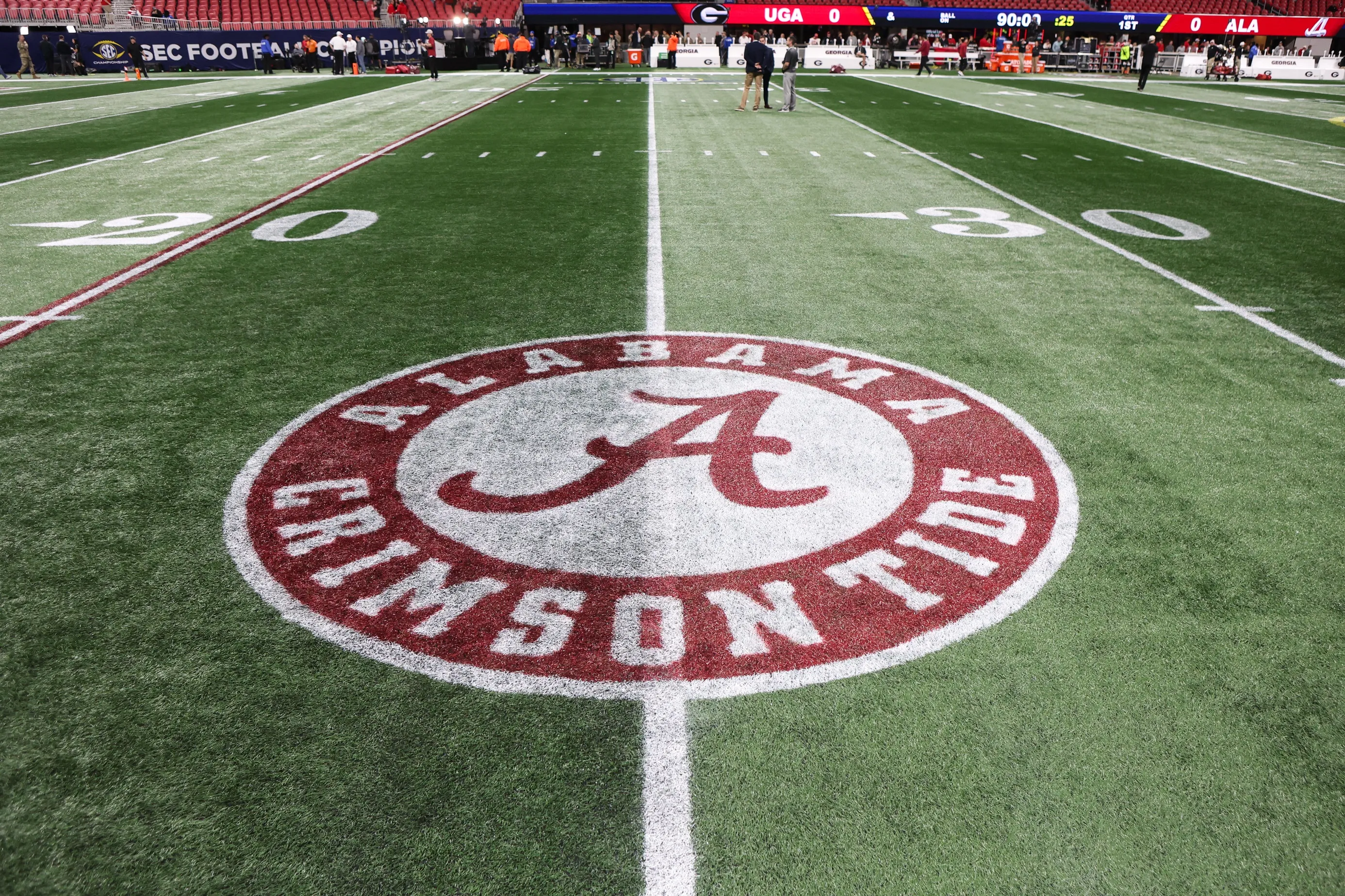 Alabama Adds Veteran Center Racin Delgatty from Transfer Portal