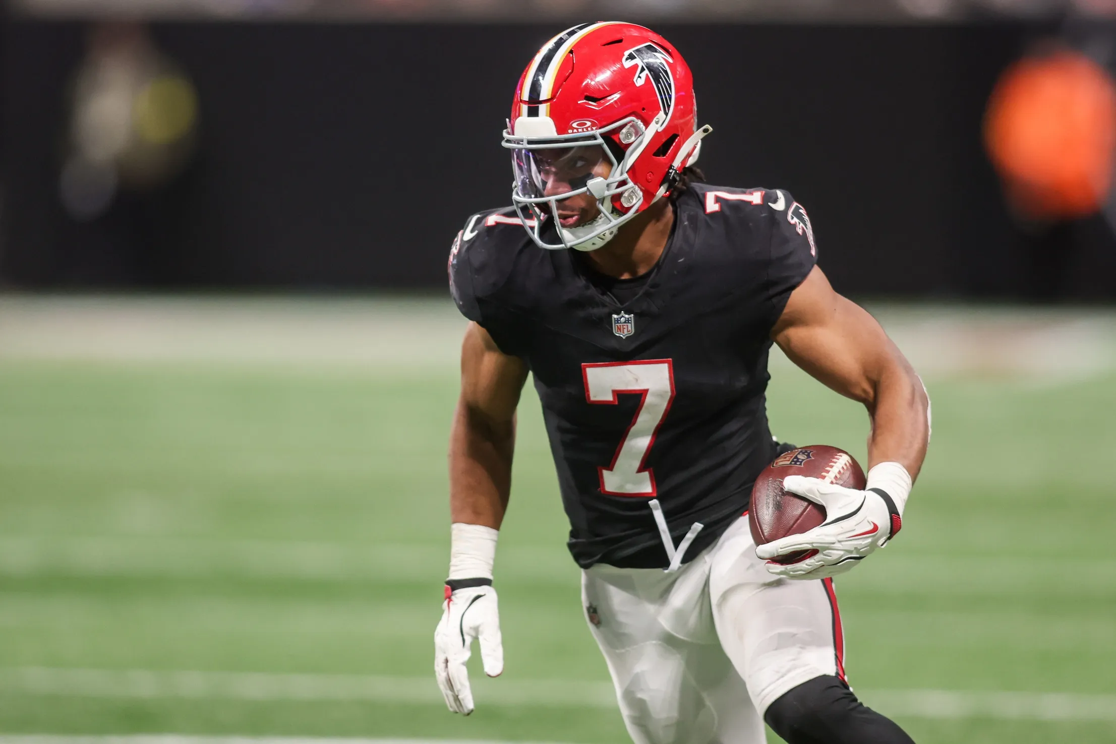 Bijan Robinson Sets Records in Falcons’ Primetime Win Over Rams