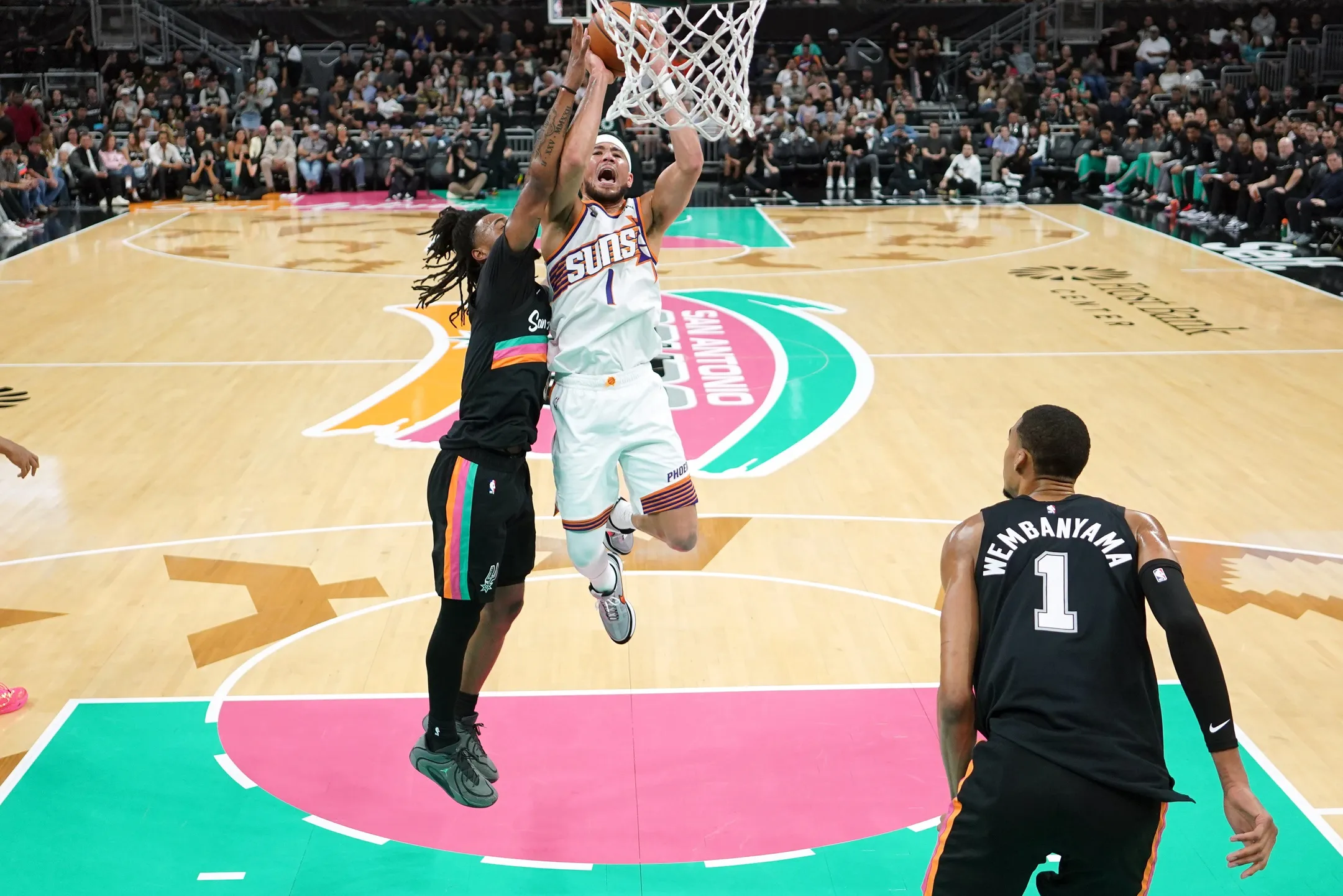 Booker’s Early Exit Stalls Suns’ Momentum in Critical Western Conference Clash