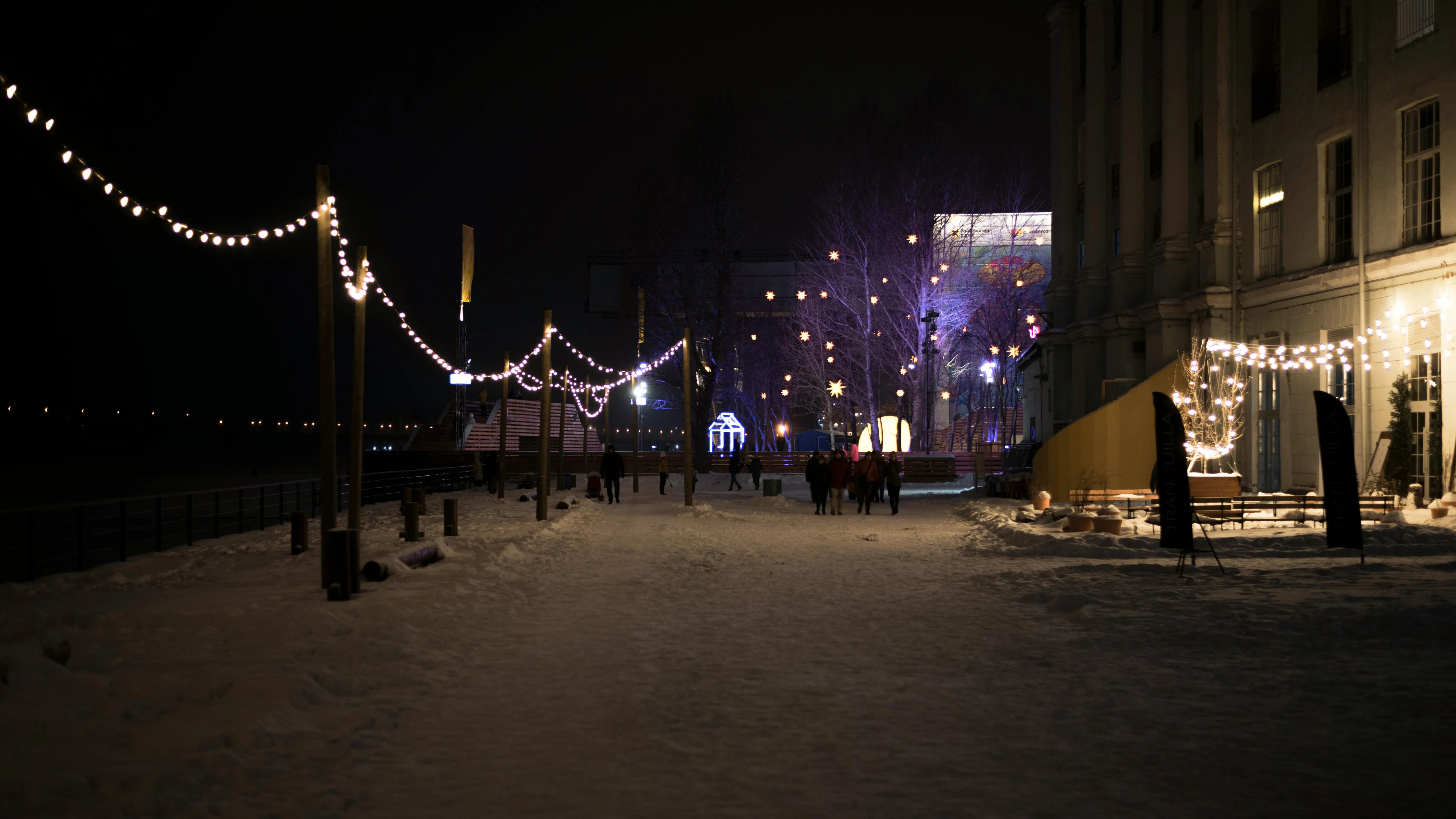 15 Ways People Passed Time During Long Winter Evenings