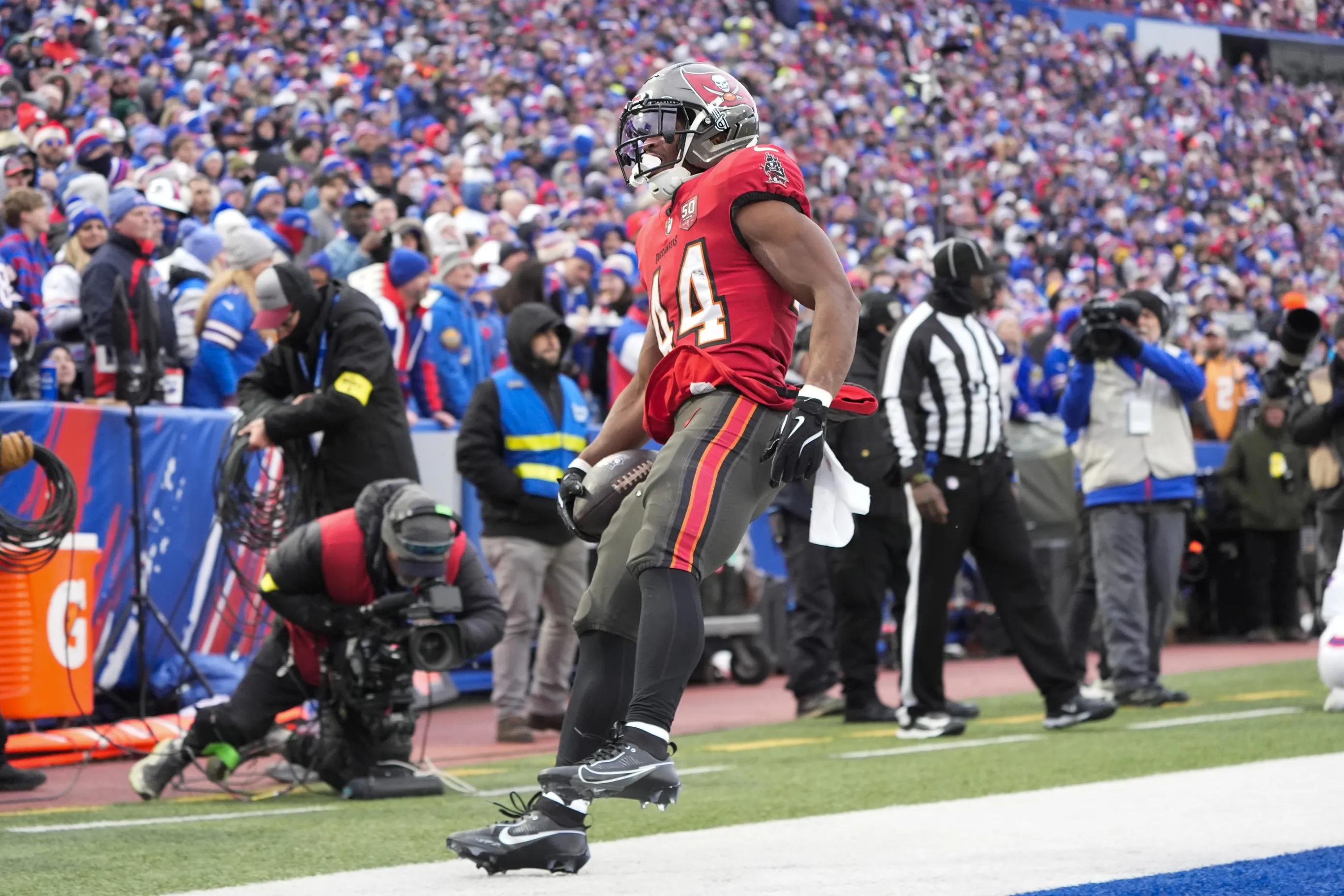 Sean Tucker Erupts for Three Touchdowns as Buccaneers Evaluate Backfield Future