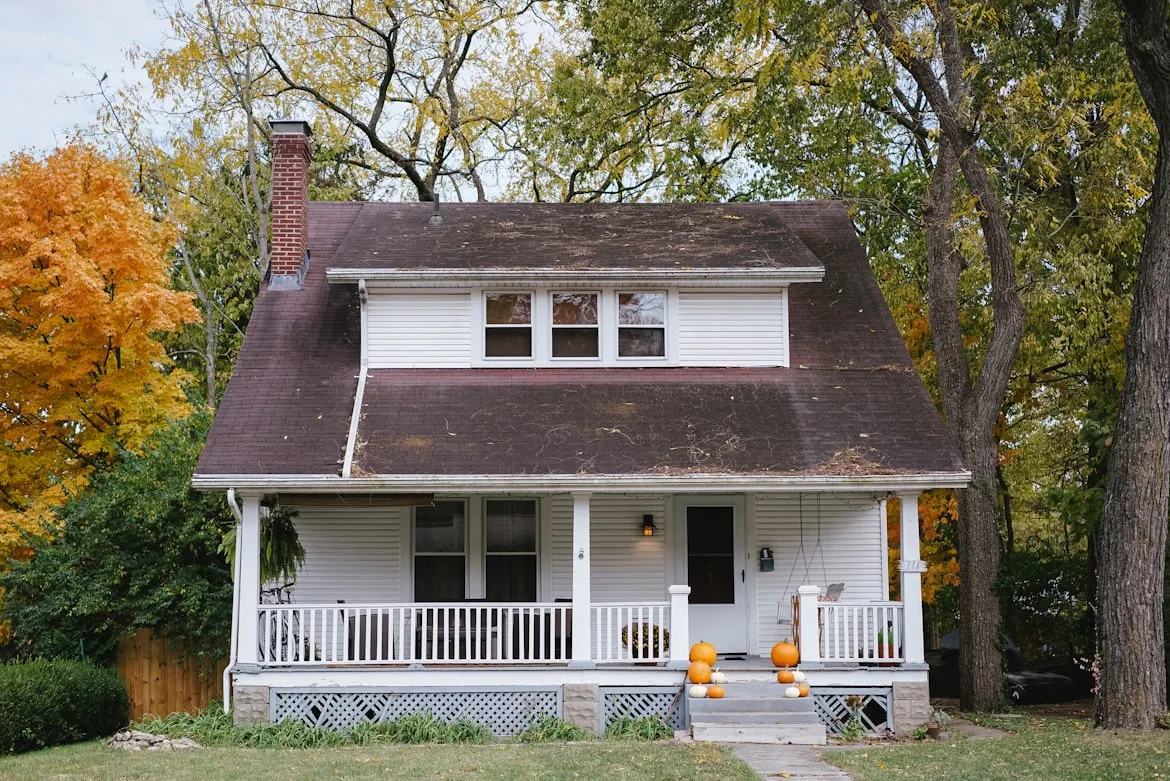 16 Things Everyone Did at Home in the 1950s That Rarely Happen Today