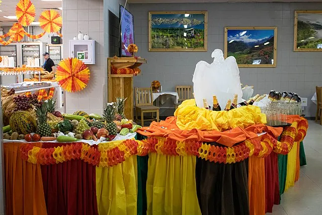 10 Vintage Thanksgiving Decorations That Are Worth a Fortune