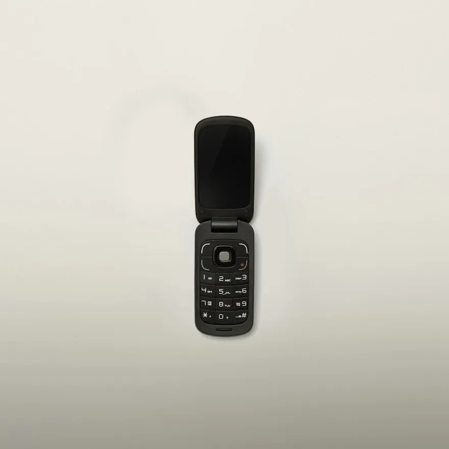 16 Vintage Cell Phones That Feel Ancient Today