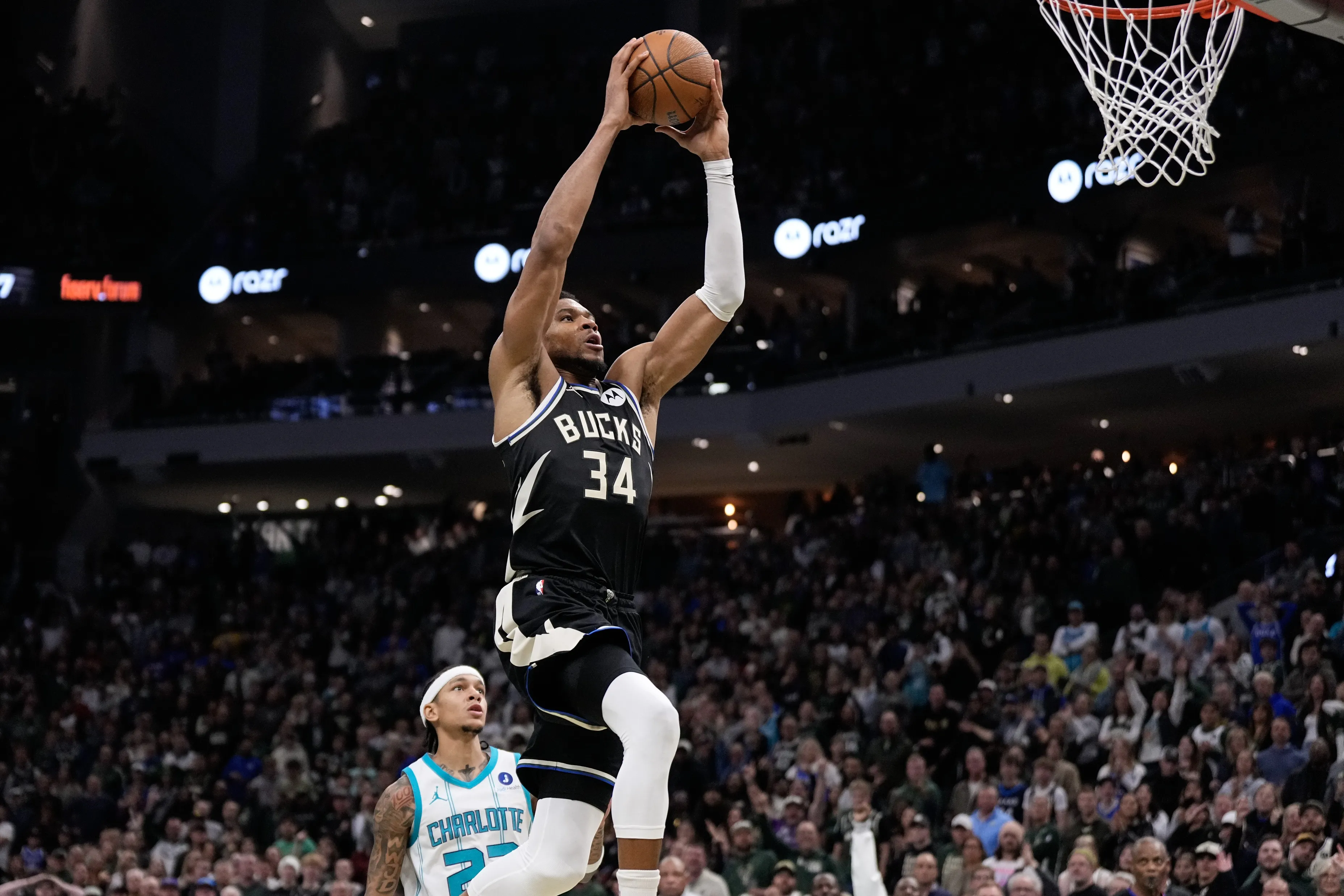Giannis’ Dominant Start Meets Season-Long Question of Durability