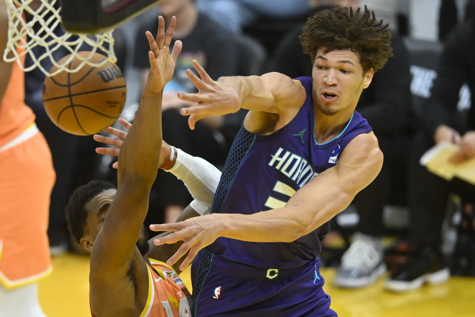 Hornets Rally After Knueppel Injury as Salaun Emerges Off the Bench