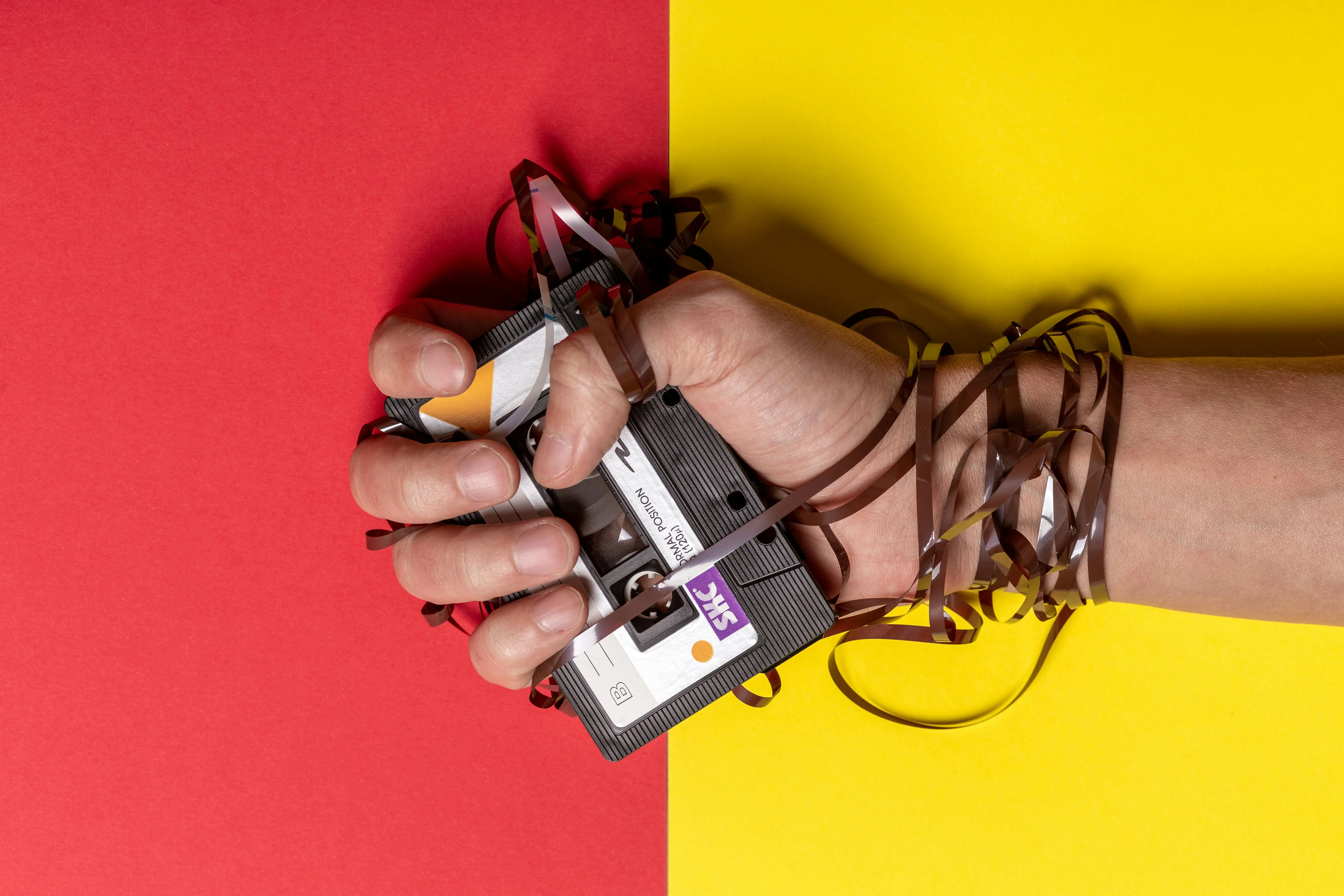 10 Common Sounds That Defined Daily Life Before Smartphones