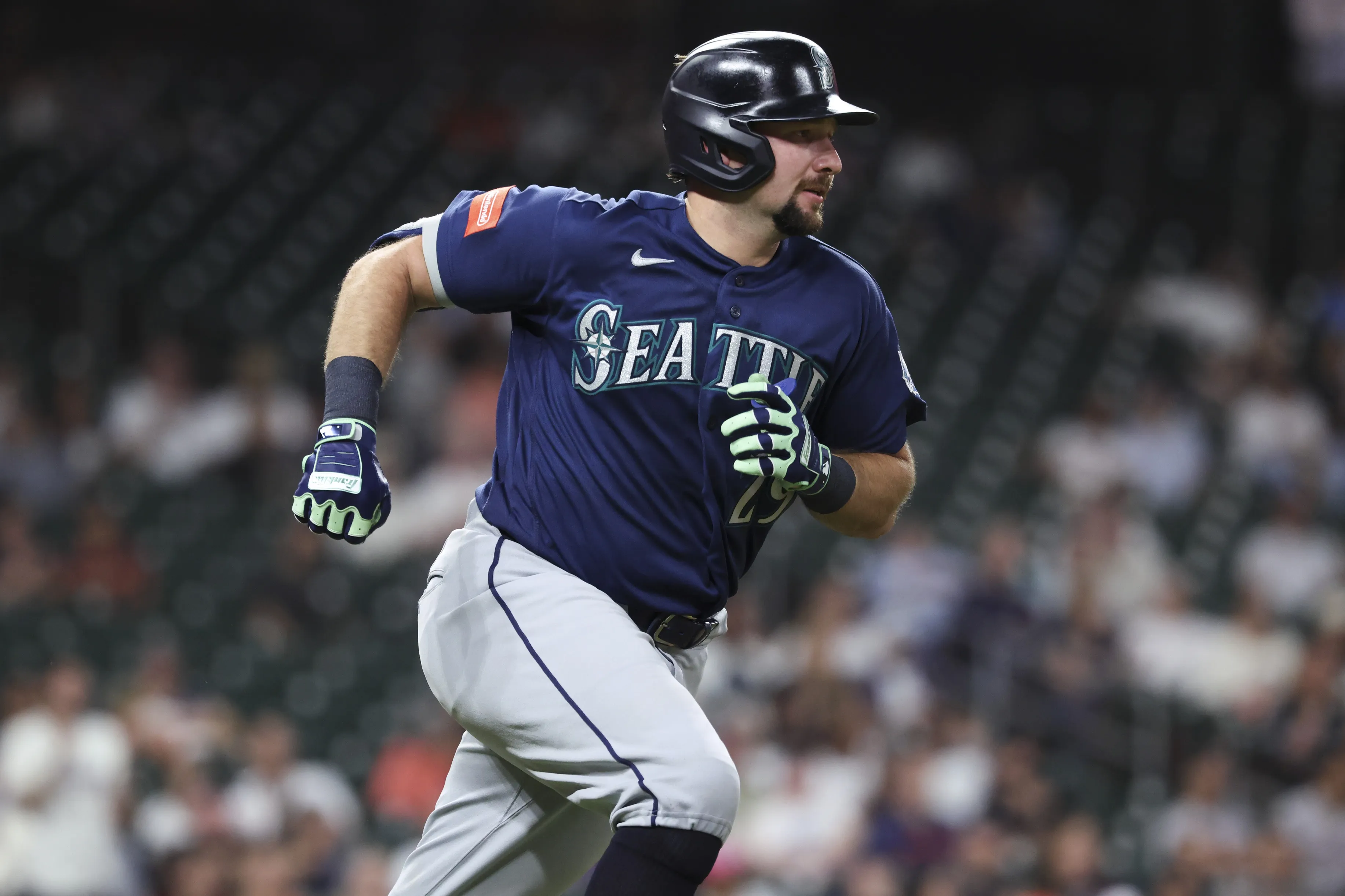 Cal Raleigh Breaks Slump as Mariners Snap Struggles With Key Win Over Astros