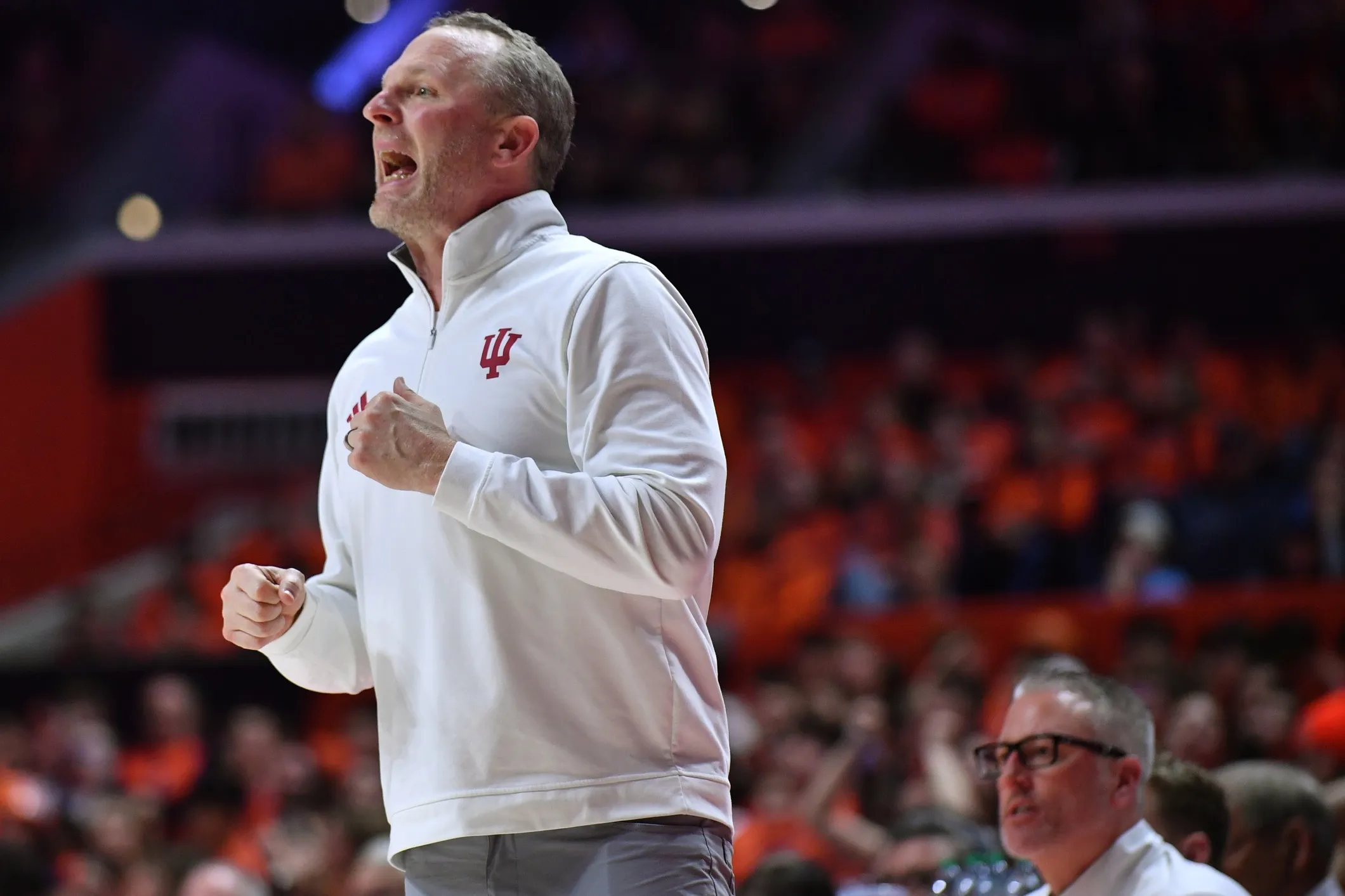Indiana Falls to Illinois as DeVries Focuses on Rebounding Struggles