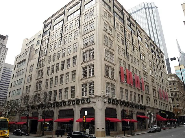 Dfwcre8tive on Wikimedia Commons