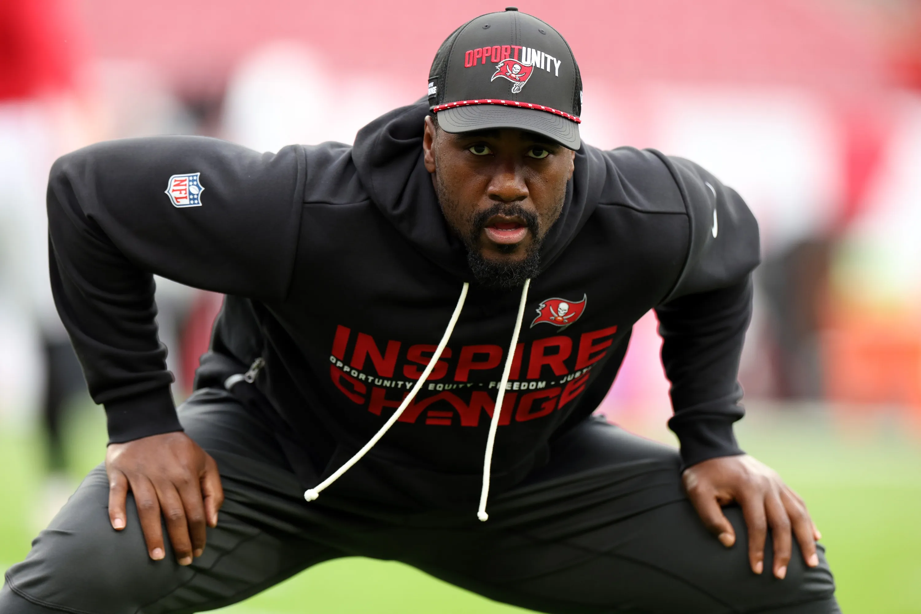 Lavonte David’s Future with Buccaneers Remains Uncertain Ahead of Year 15 Decision