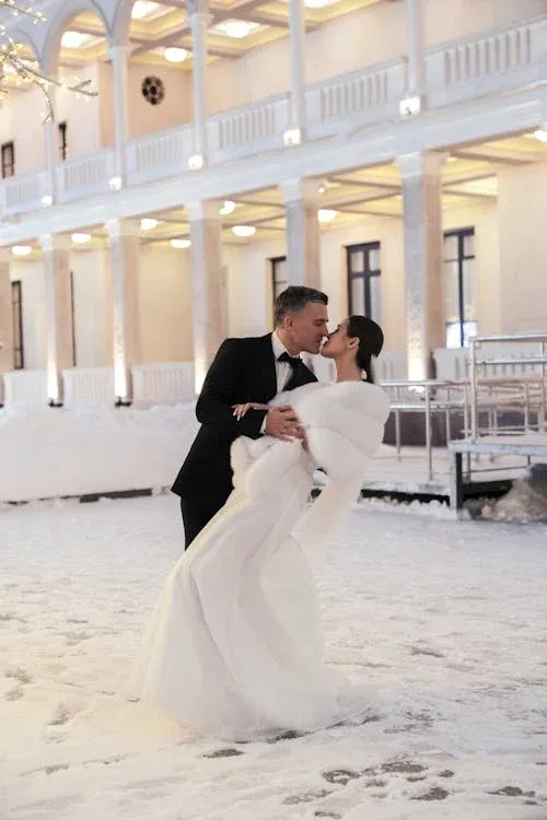 20 Winter Wedding Tips That Save Money