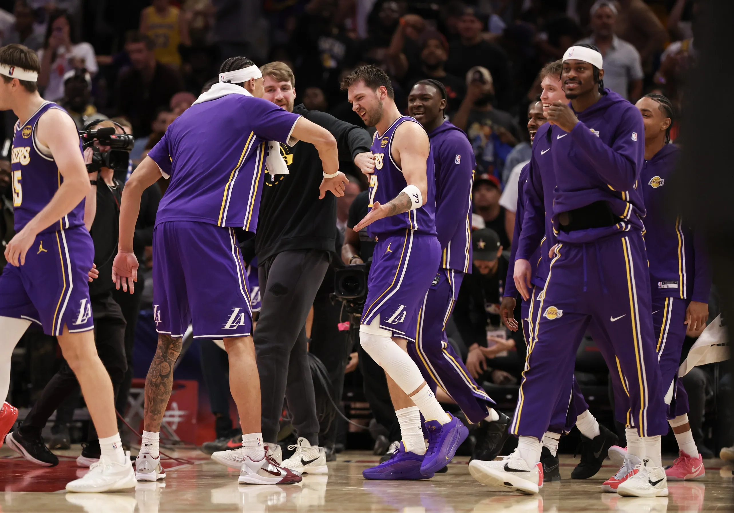 Lakers Surge Behind Dončić’s Dominance as Playoff Push Intensifies