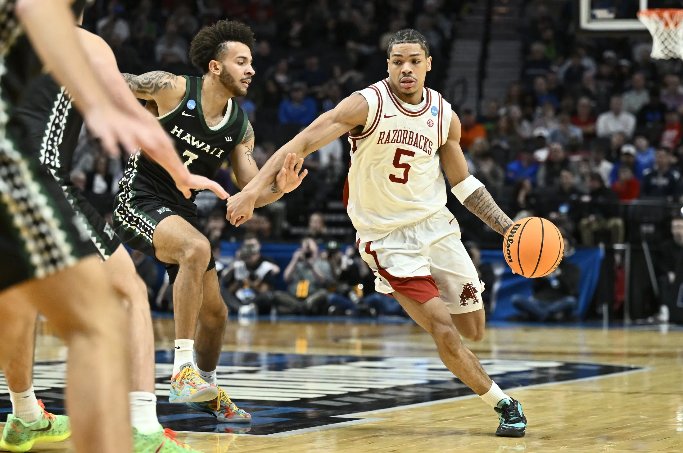 Acuff’s Breakout Leads Arkansas Past Hawaii as Razorbacks Advance in NCAA Tournament