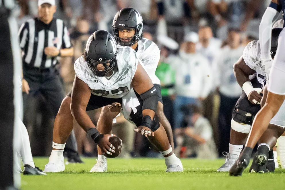 Oregon Secures Center Iapani Laloulu as Key Returnee Ahead of Orange Bowl