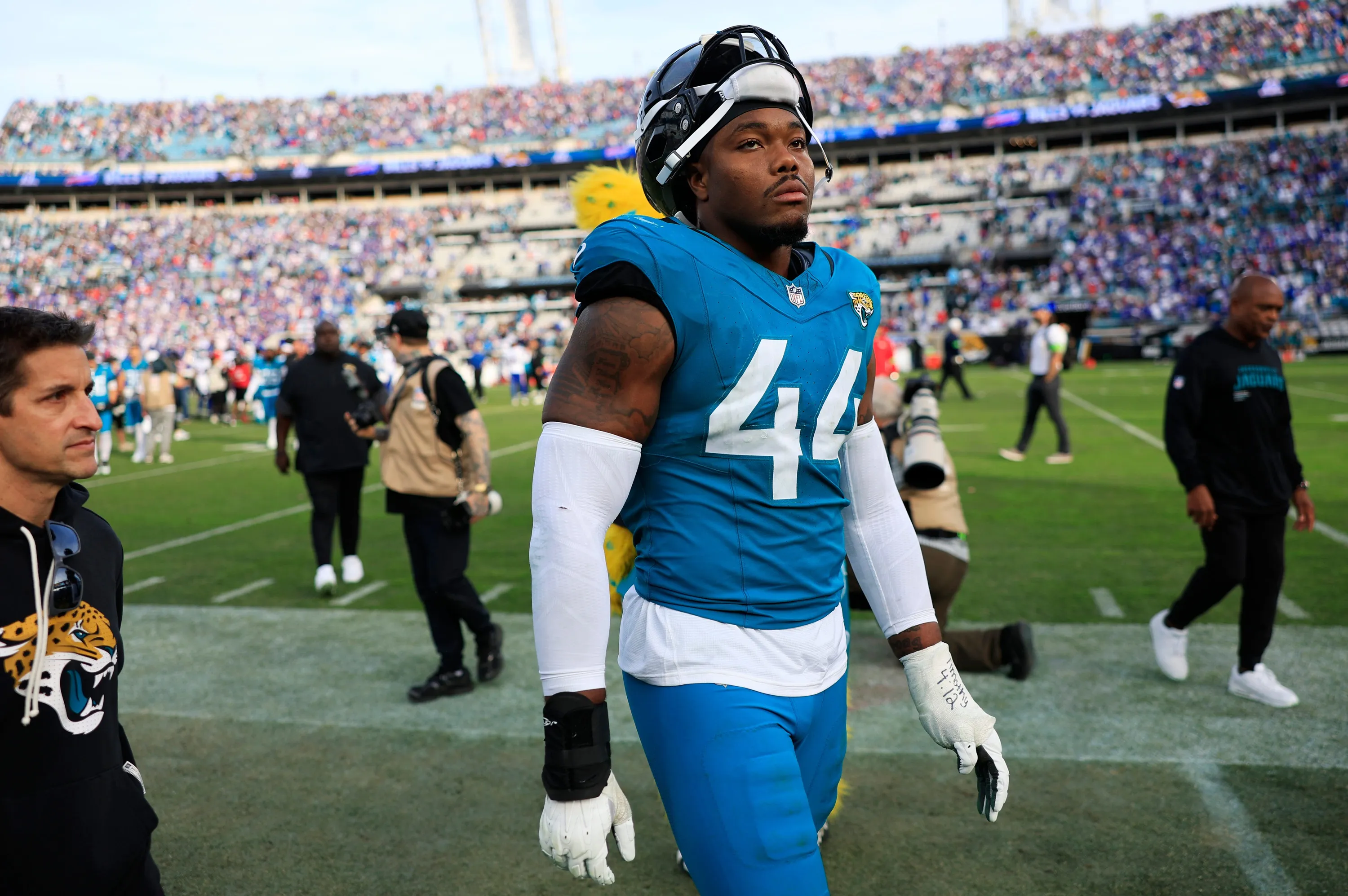 Jaguars Lock In Travon Walker With $110M Extension Through 2030