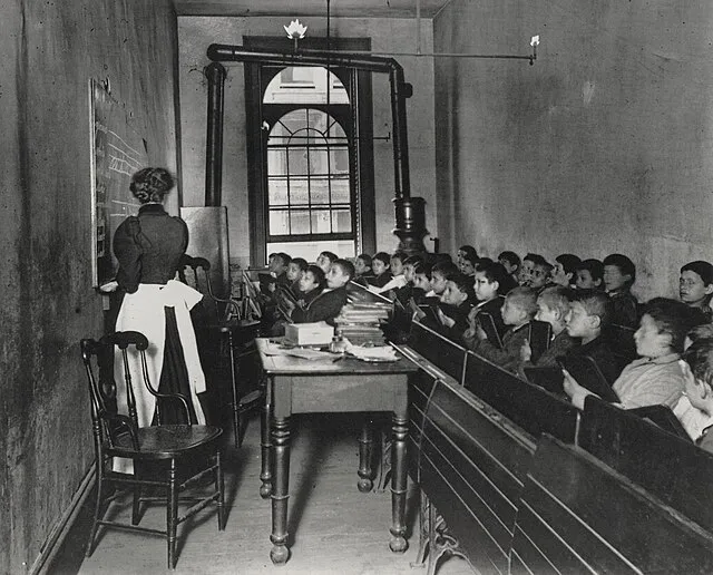 17 Classroom Items From the 1970s That Disappeared