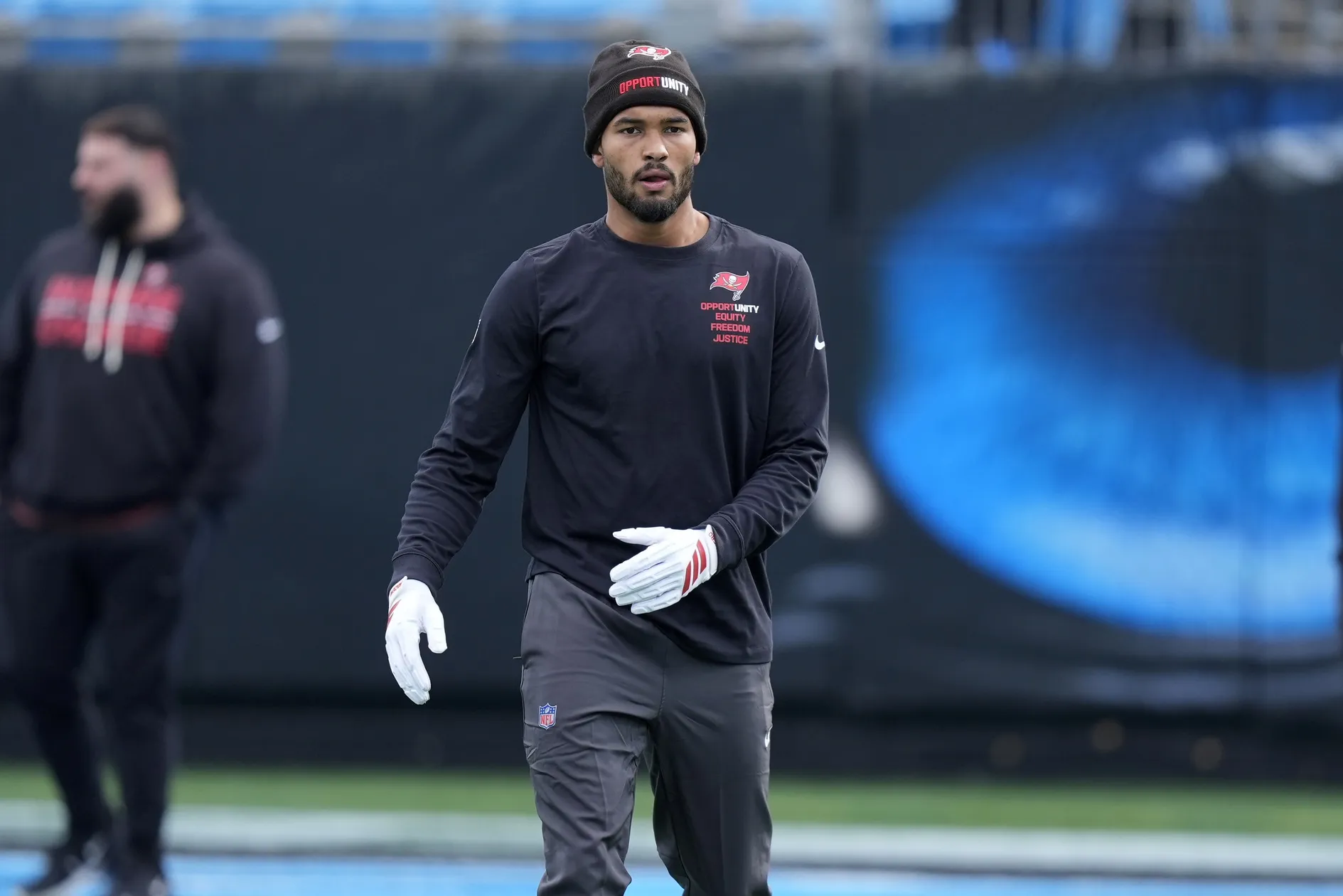 49ers Go All-In with Mike Evans Signing, but Offensive Line Remains Key Priority