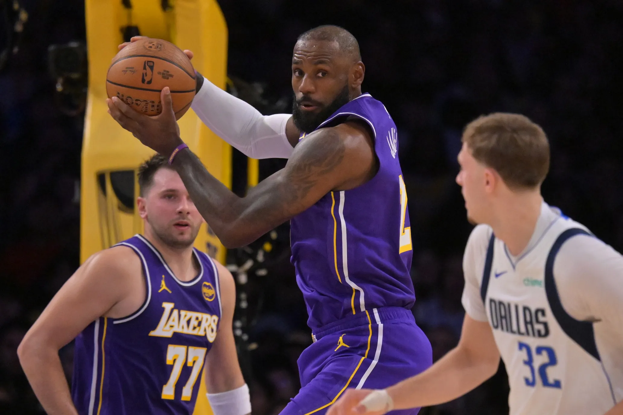 Lakers Continue Winning While Carefully Managing LeBron James’ Return