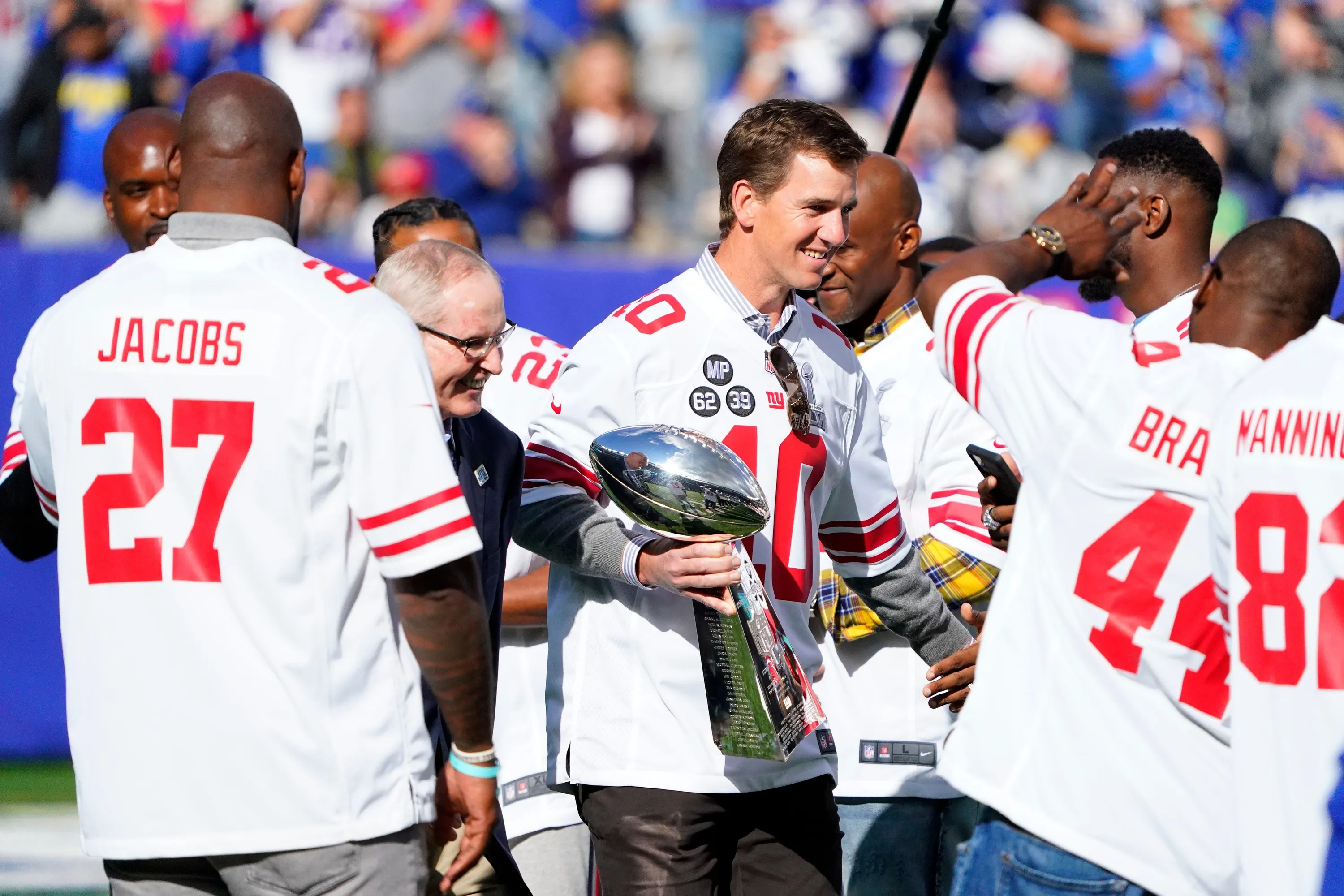 Eli Manning Calls Belichick Hall Snub ‘Shocking,’ Sees Big Ben Traits in Drake Maye