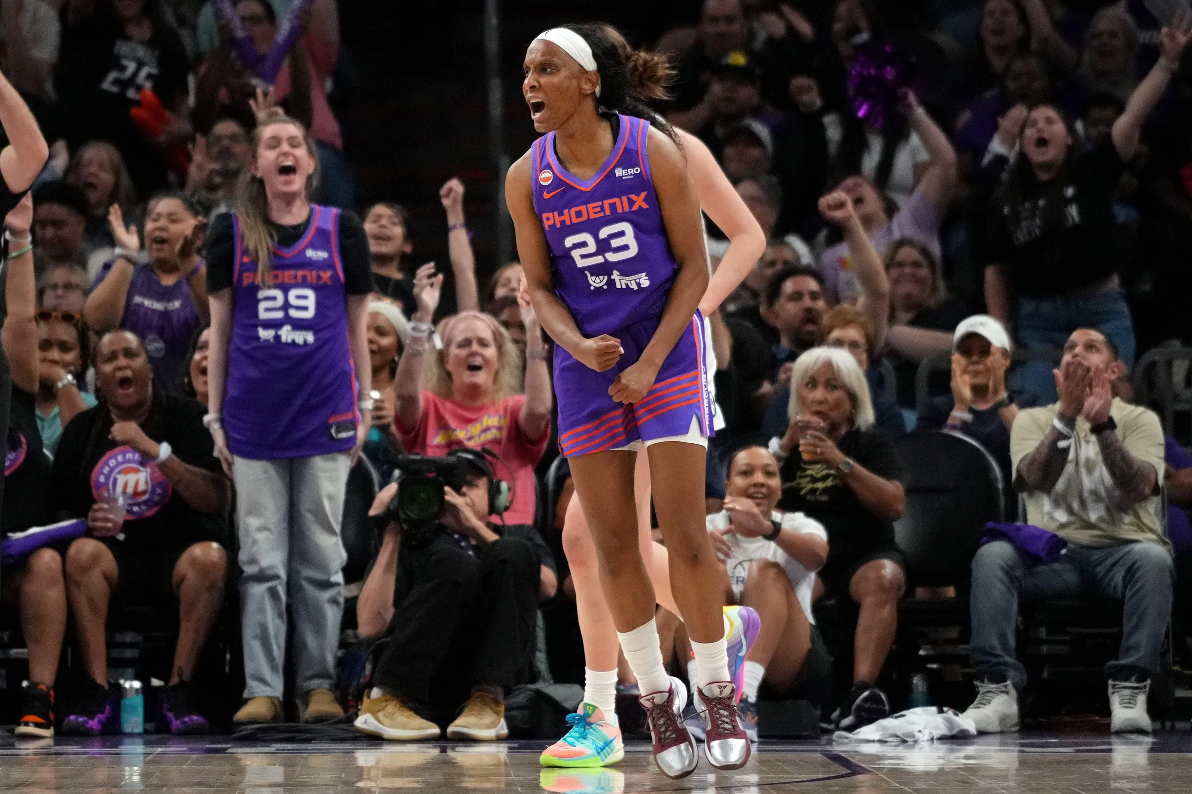 Sparks Add Kiana Williams After Waiving Sania Feagin To Strengthen Guard Depth