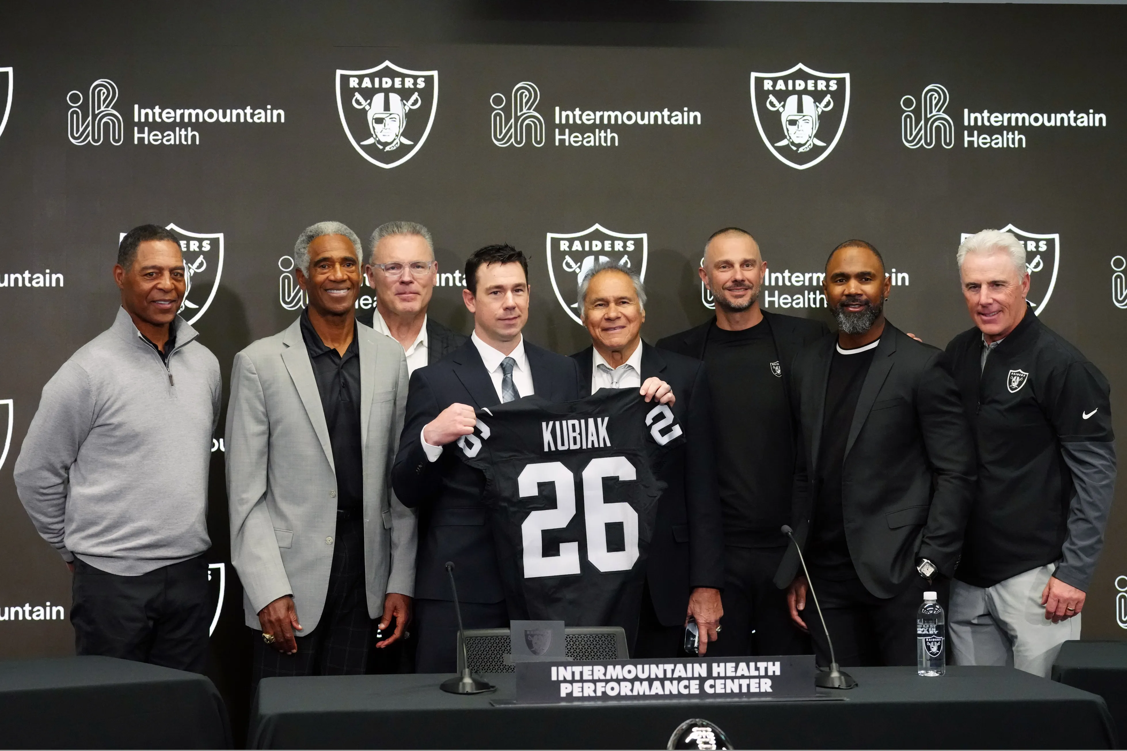 Klint Kubiak Begins Raiders Rebuild with Veteran Support and Strategic Vision