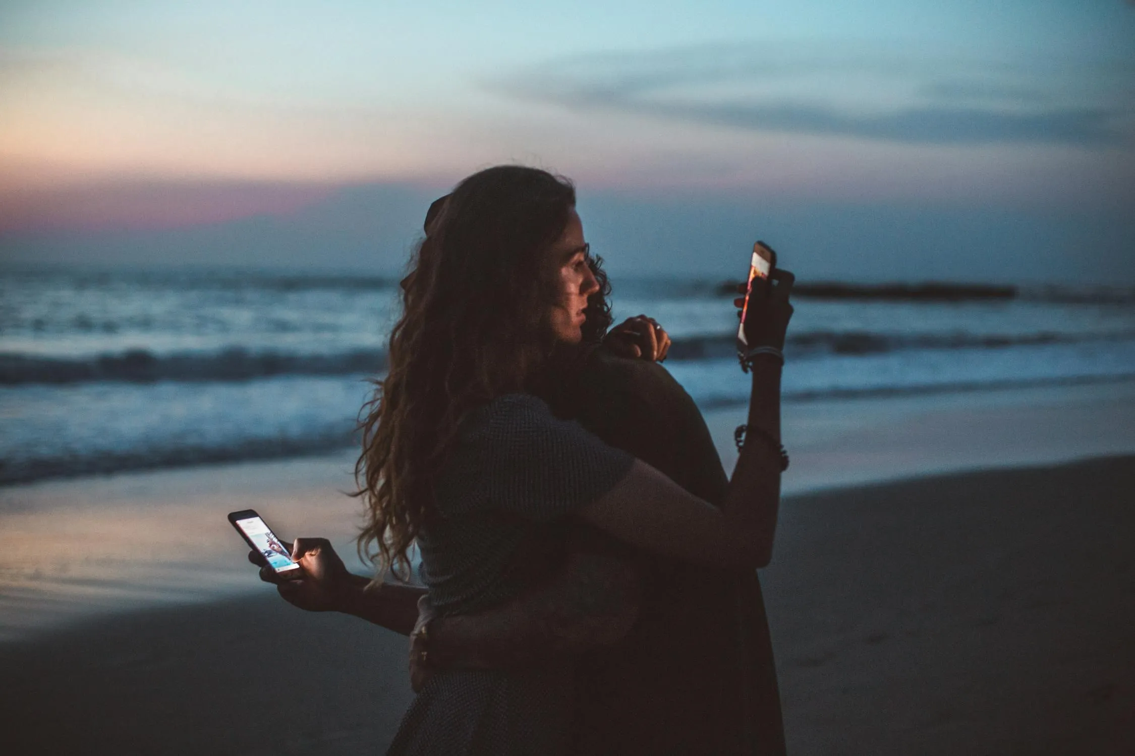 20 Signs Your Dating Life Needs a Digital Detox