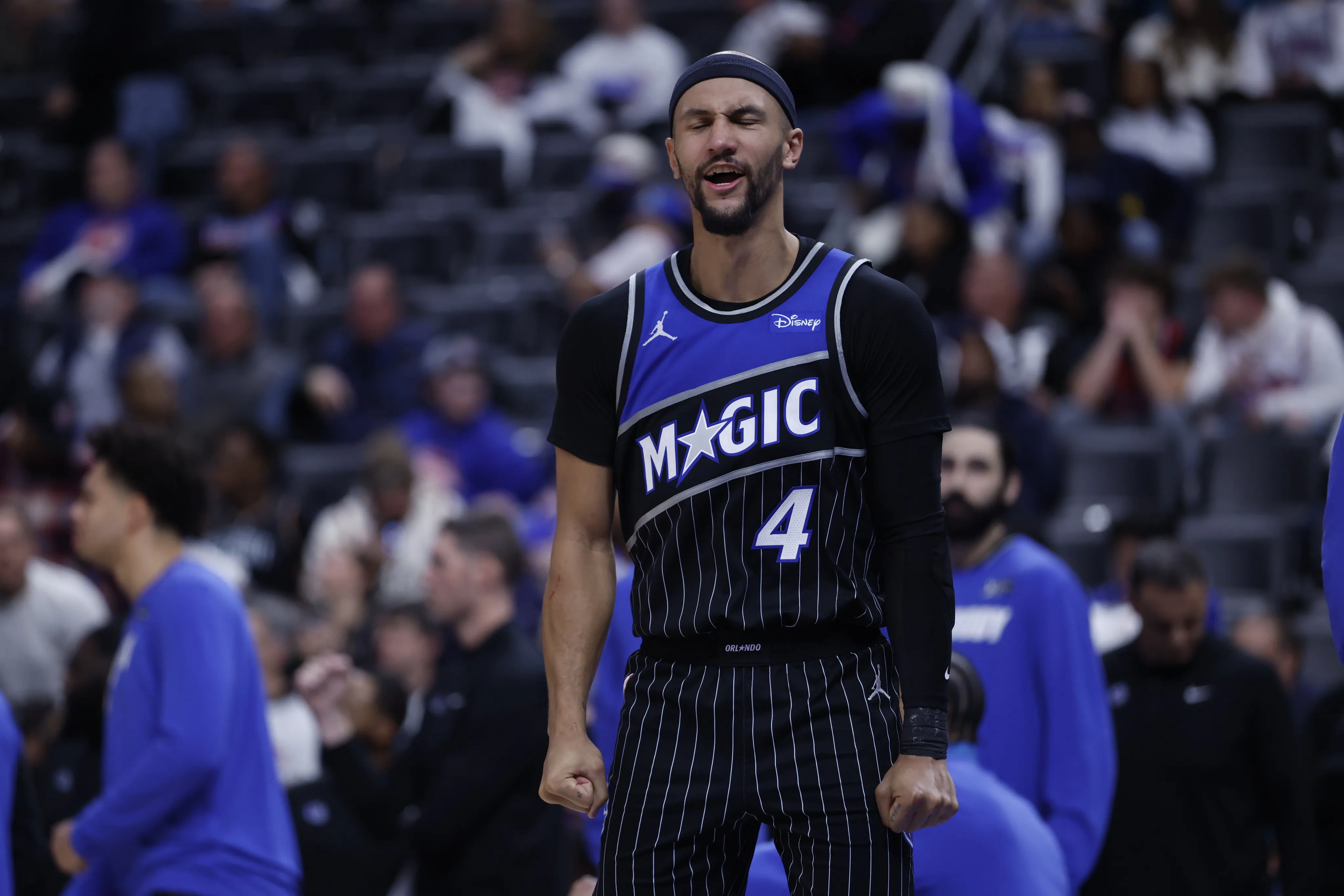Magic Stun Top-Seed Pistons in Game 1 as Suggs Addresses Knee Concern