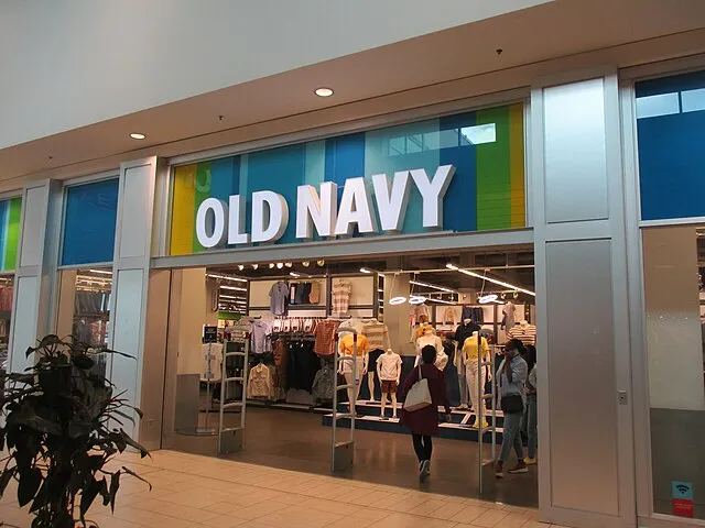 Rowanlovescars on Wikimedia Commons