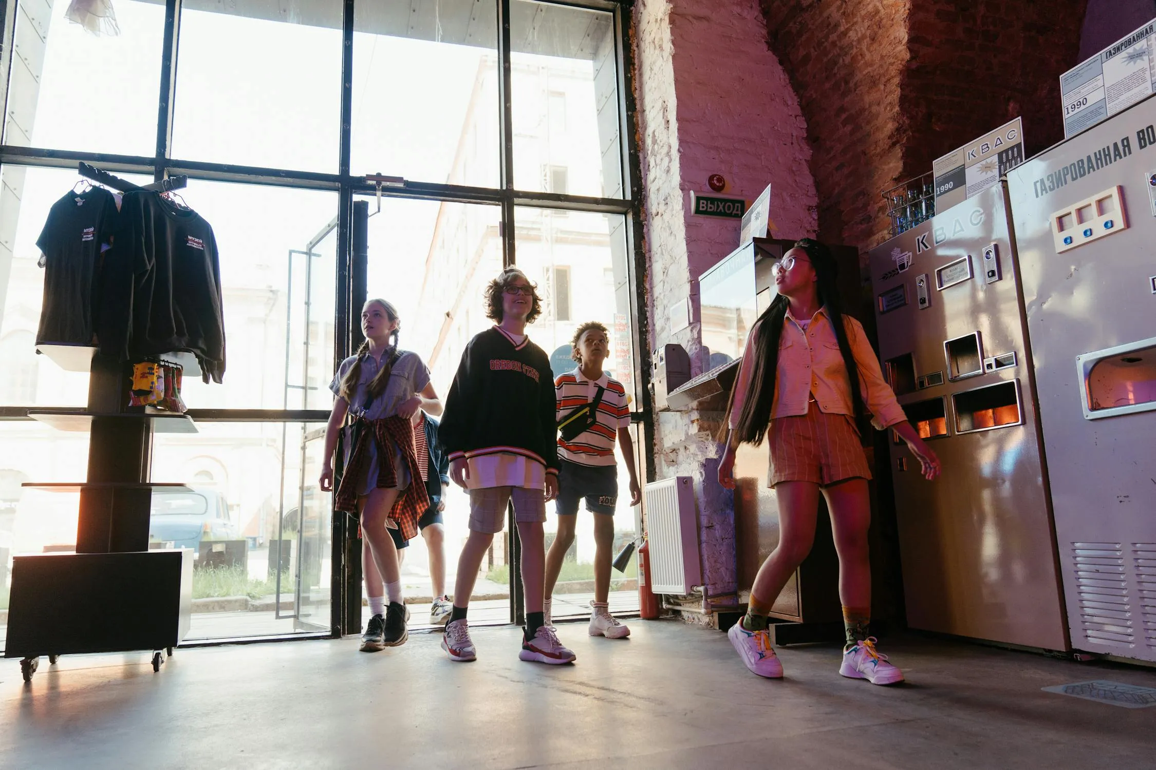 12 Mall Store Stereotypes Every Teen Recognized