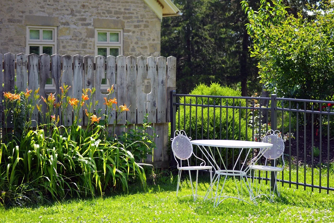 20 Things Every Backyard Included in the 1970s That Disappeared