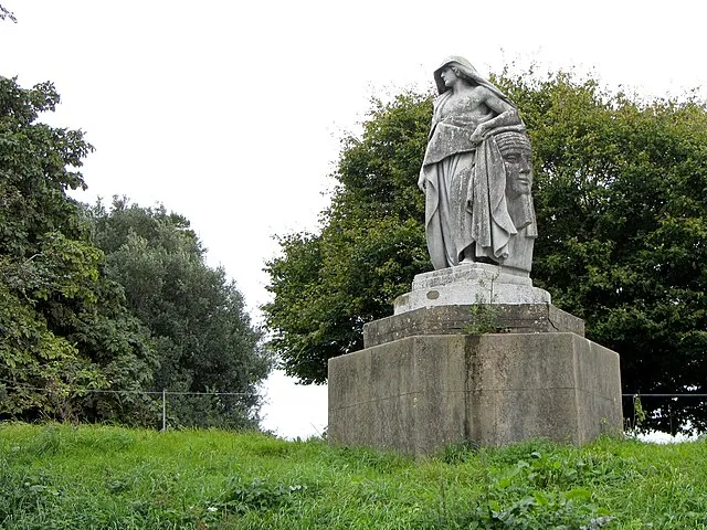 Gareth James on Wikimedia Commons