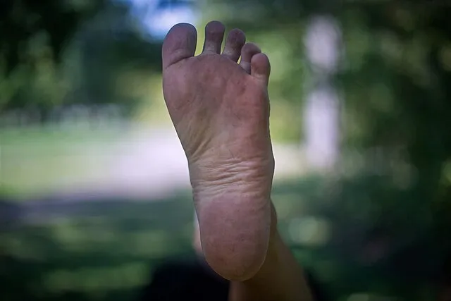 Pure male feet on wikimedia