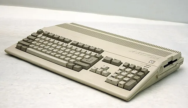 Commodore Business Machines (CBM) (progettista/ costruttore) on Wikimedia Commons
