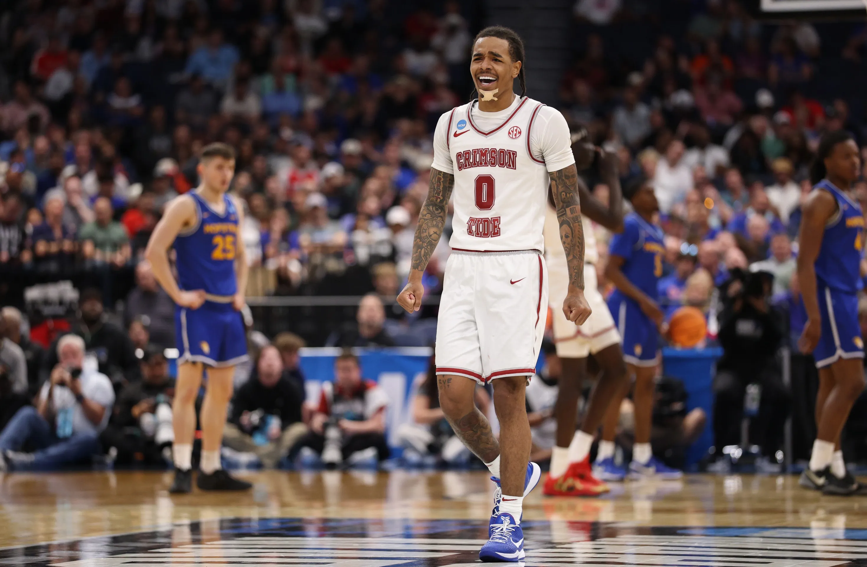 Labaron Philon’s Standout Performance Powers Alabama Past Hofstra in NCAA Tournament Opener
