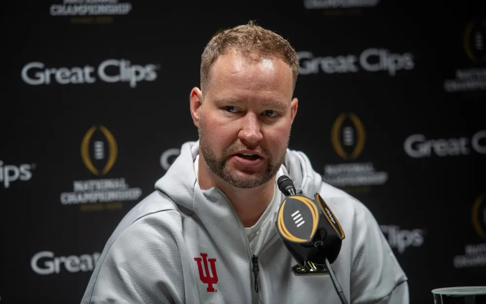 Indiana’s Bryant Haines Wins Broyles Award After National Title Season