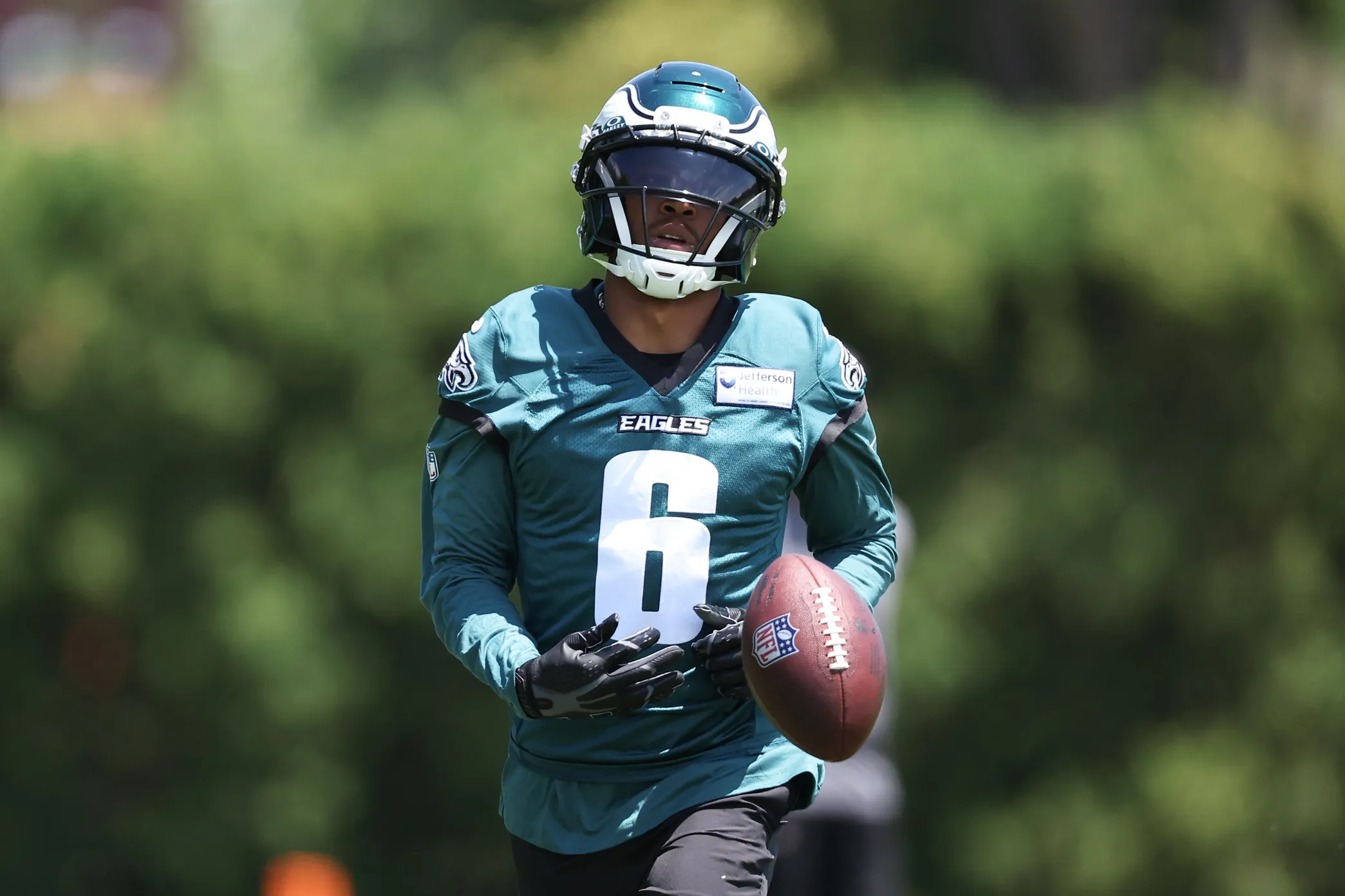 DeVonta Smith Projected for 1,400-Yard Leap as Eagles Enter New Era at WR