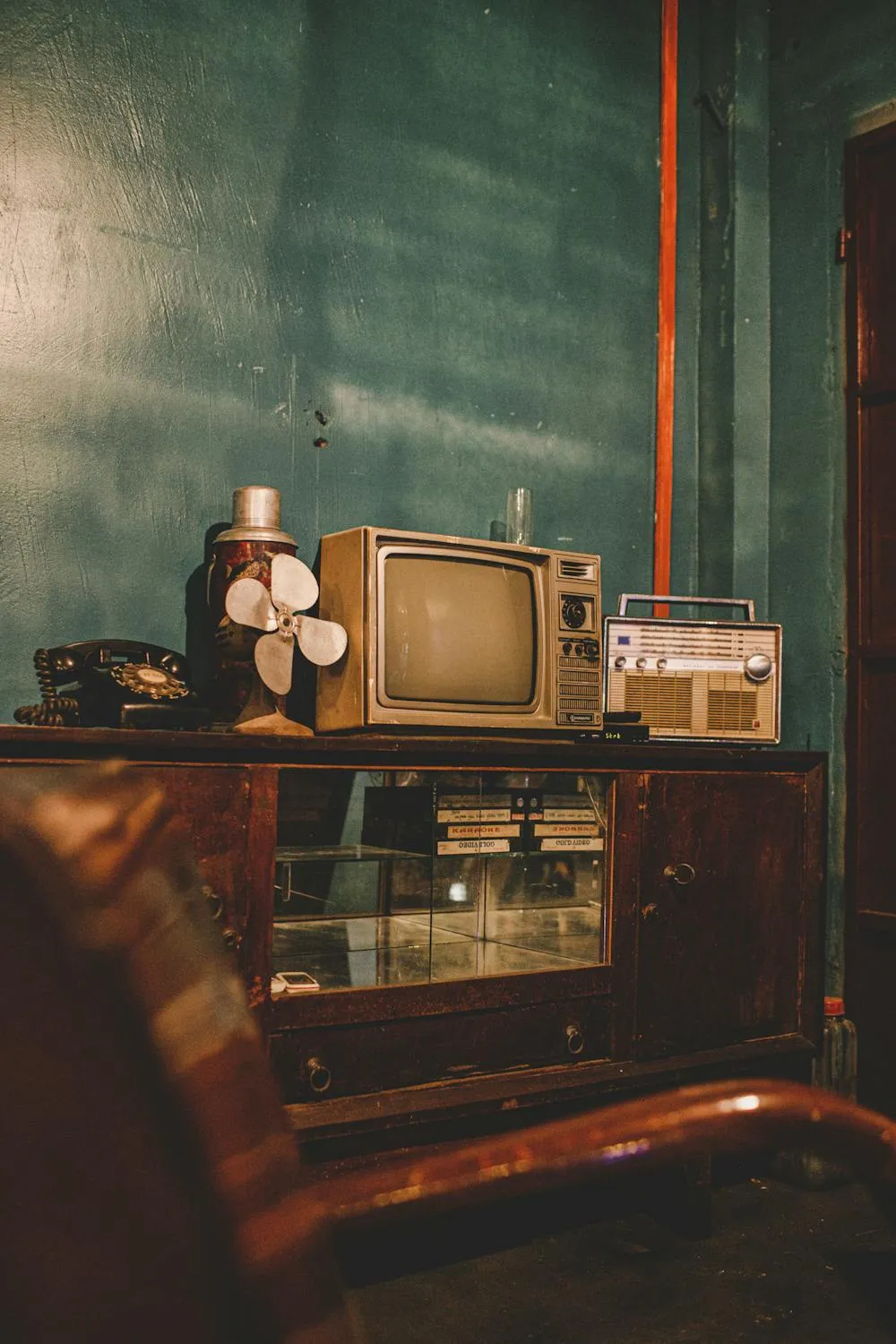 13 Pieces of Furniture Everyone Had in the ’80s