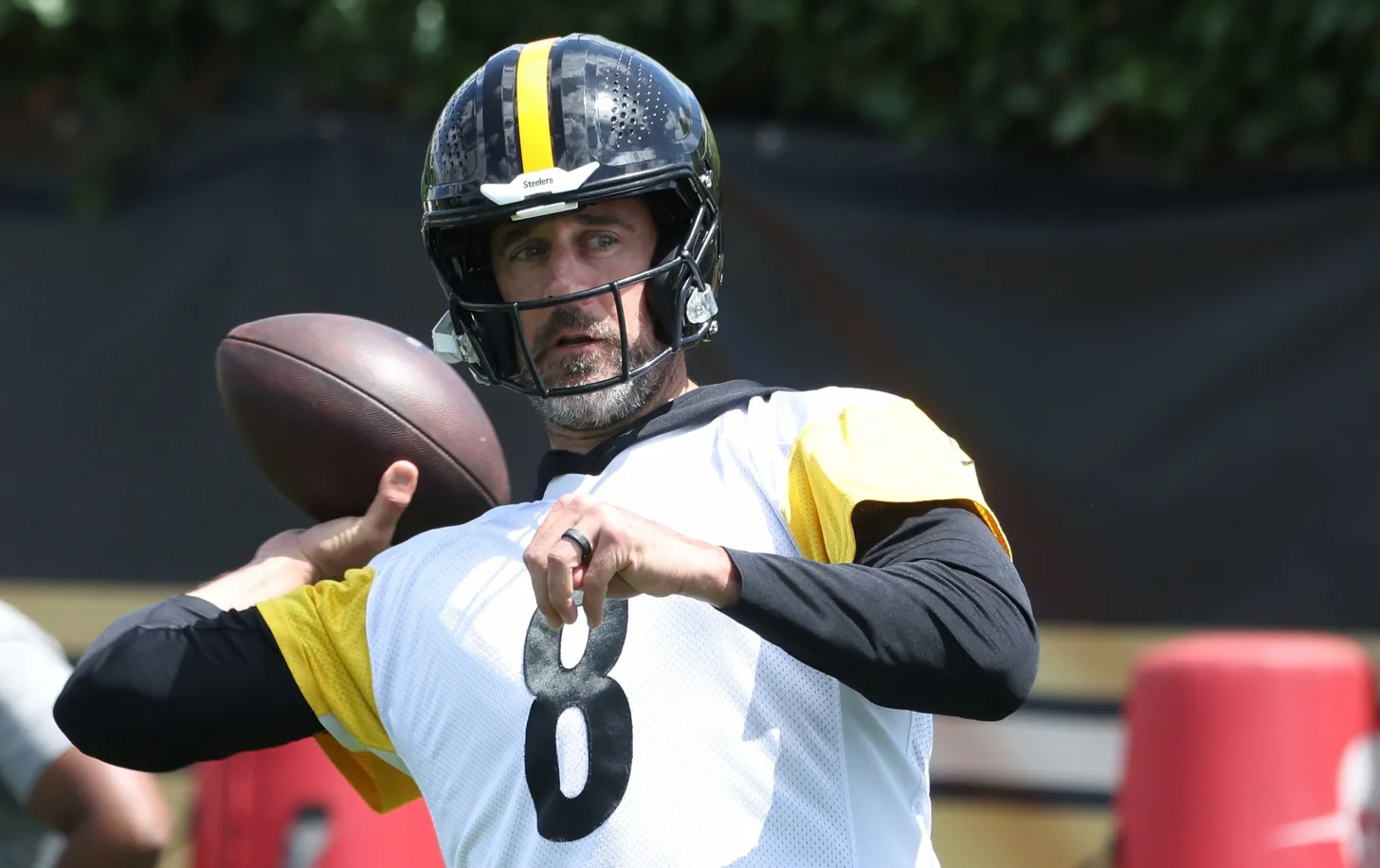 Steelers Reporter Debunks Viral Fake Image of Aaron Rodgers’ New Look