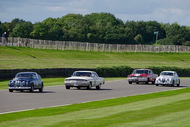 16 Things Every Family Car Had in the 1970s That You Rarely See Today